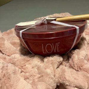 New with tag Rae Dunn valentines mixing bowl.